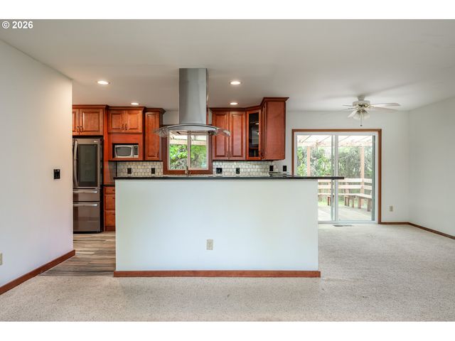 11175 Sw BLAKENEY St, Beaverton, OR 97008