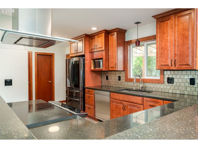 11175 Sw BLAKENEY St, Beaverton, OR 97008