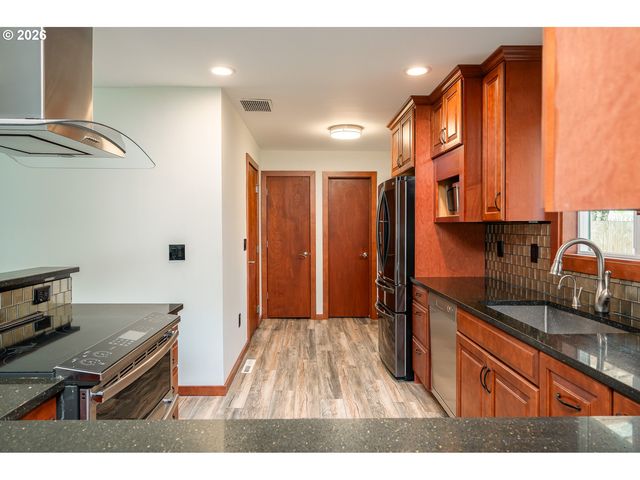 11175 Sw BLAKENEY St, Beaverton, OR 97008