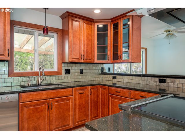 11175 Sw BLAKENEY St, Beaverton, OR 97008