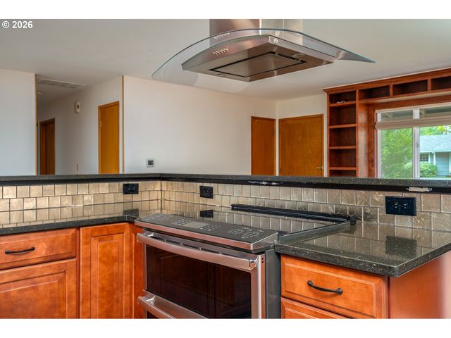 11175 Sw BLAKENEY St, Beaverton, OR 97008