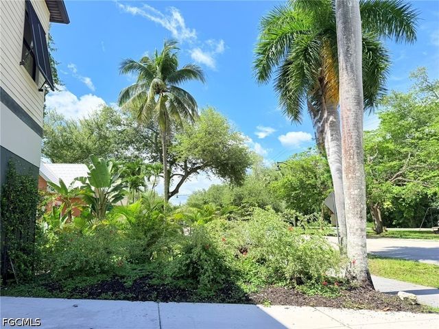 1561 Lynwood AVE, Fort Myers, FL 33901