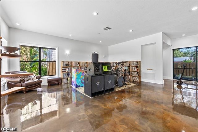 1561 Lynwood AVE, Fort Myers, FL 33901