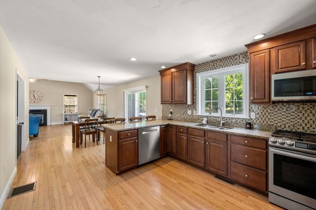 11 Duquette Dr, Haverhill, MA 01830