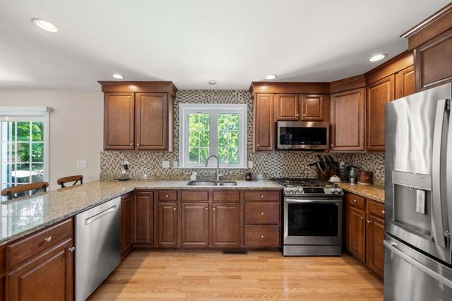 11 Duquette Dr, Haverhill, MA 01830