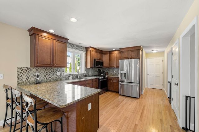 11 Duquette Dr, Haverhill, MA 01830