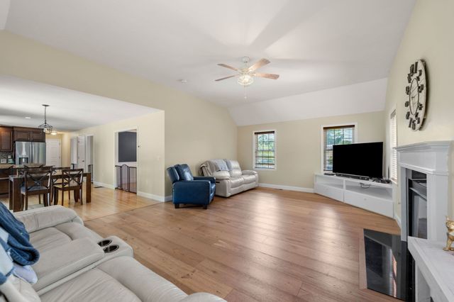 11 Duquette Dr, Haverhill, MA 01830