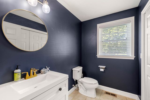 11 Duquette Dr, Haverhill, MA 01830