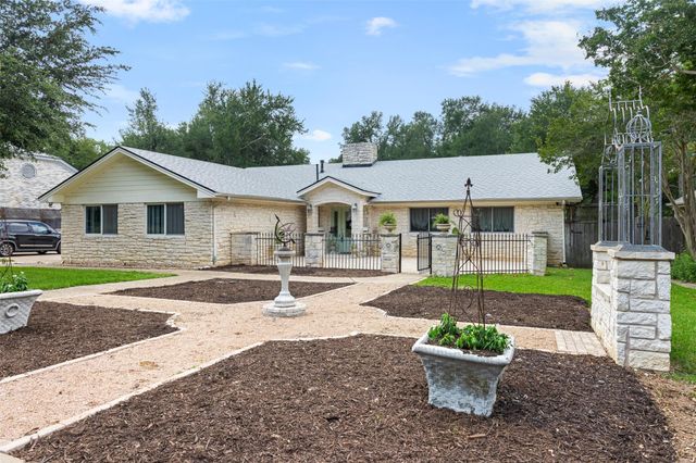 1102 N Avenue F Ave, Elgin, TX 78621