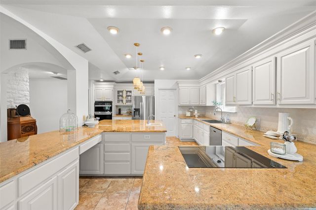 1102 N Avenue F Ave, Elgin, TX 78621