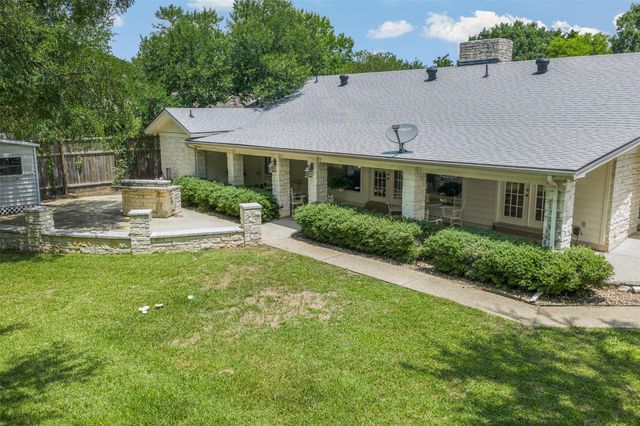 1102 N Avenue F Ave, Elgin, TX 78621