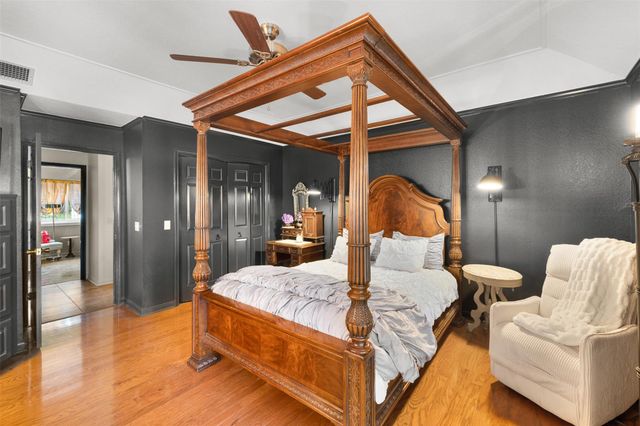 1102 N Avenue F Ave, Elgin, TX 78621