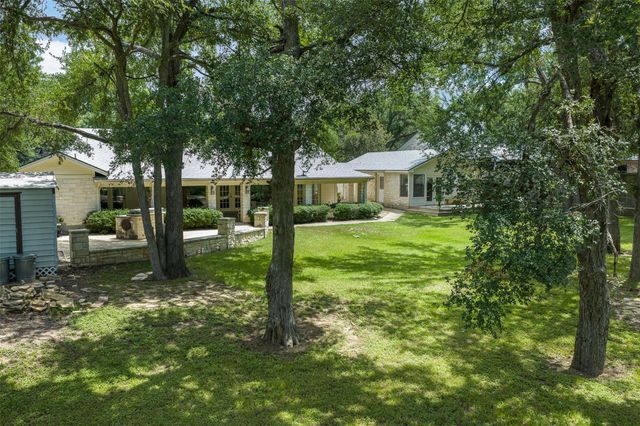 1102 N Avenue F Ave, Elgin, TX 78621