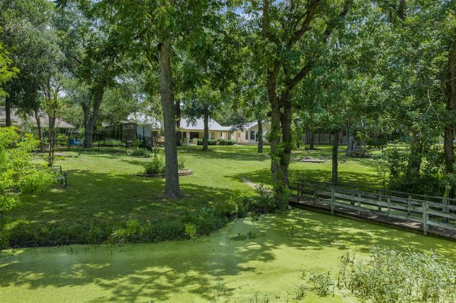 1102 N Avenue F Ave, Elgin, TX 78621