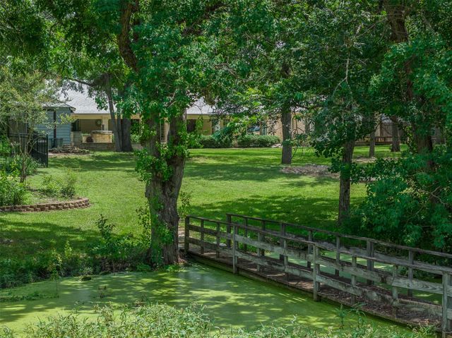 1102 N Avenue F Ave, Elgin, TX 78621