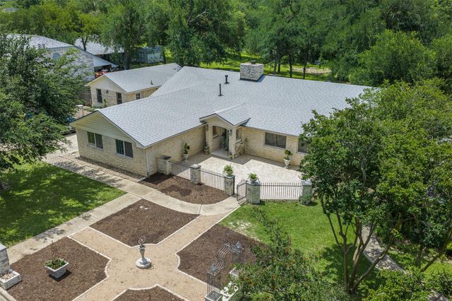 1102 N Avenue F Ave, Elgin, TX 78621