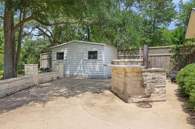 1102 N Avenue F Ave, Elgin, TX 78621