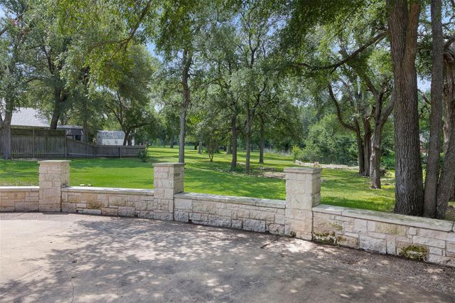 1102 N Avenue F Ave, Elgin, TX 78621