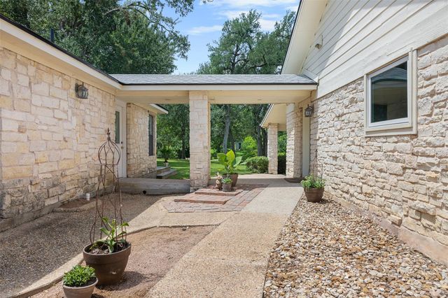 1102 N Avenue F Ave, Elgin, TX 78621