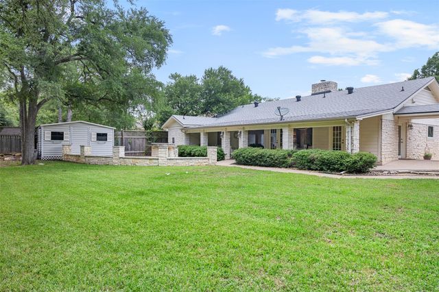 1102 N Avenue F Ave, Elgin, TX 78621