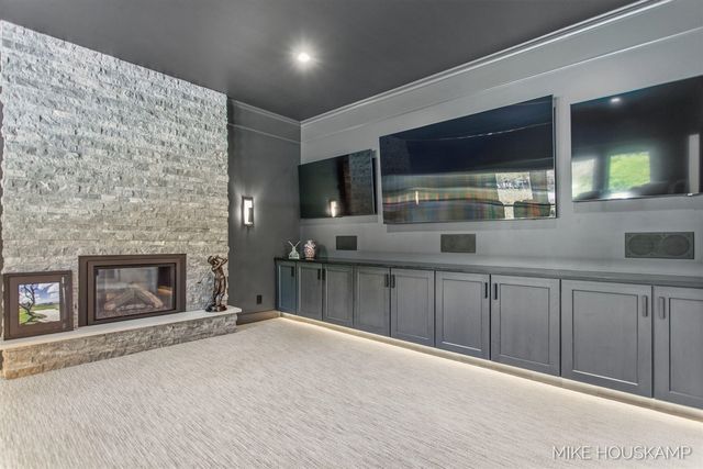 15945 Orchard Point Drive, Spring Lake, MI 49456