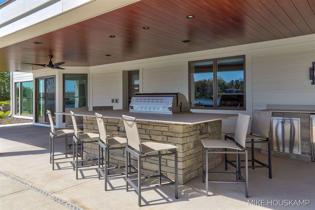 15945 Orchard Point Drive, Spring Lake, MI 49456