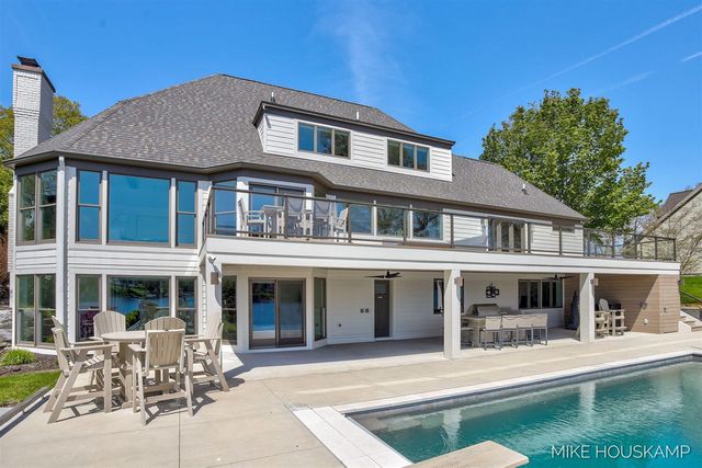 15945 Orchard Point Drive, Spring Lake, MI 49456