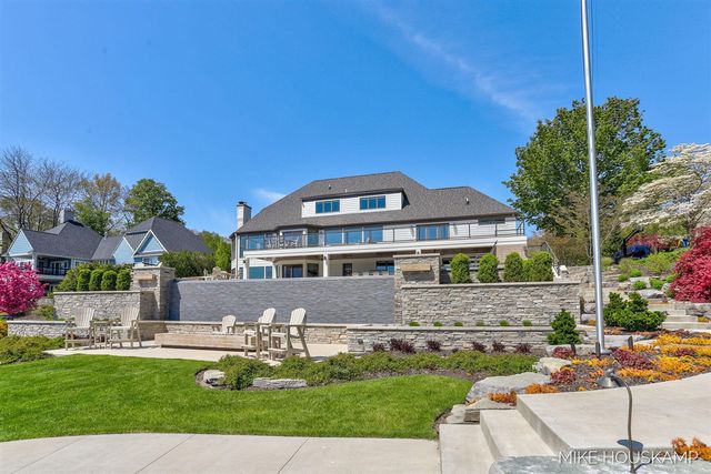 15945 Orchard Point Drive, Spring Lake, MI 49456