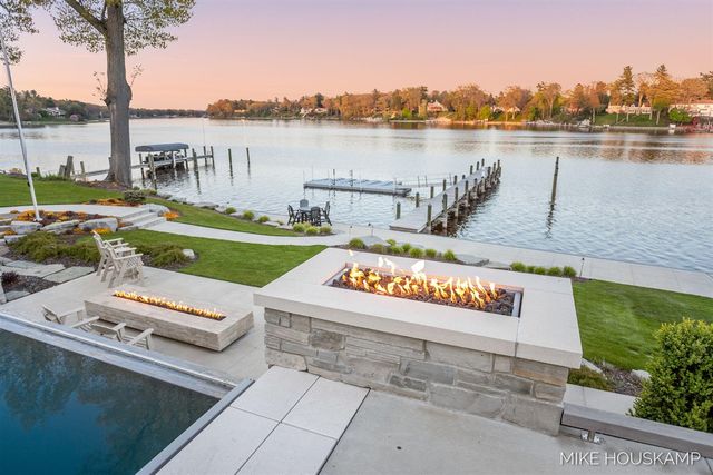 15945 Orchard Point Drive, Spring Lake, MI 49456