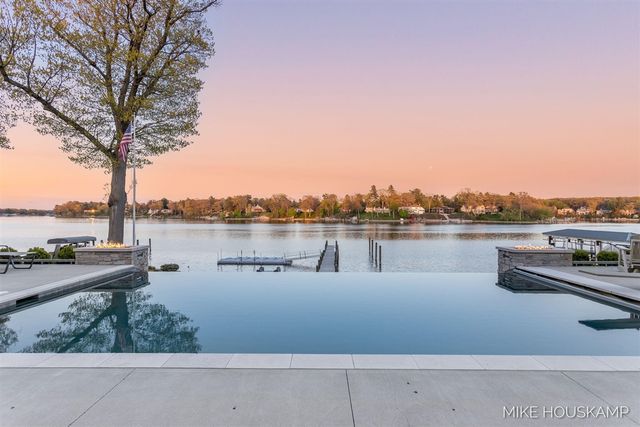 15945 Orchard Point Drive, Spring Lake, MI 49456
