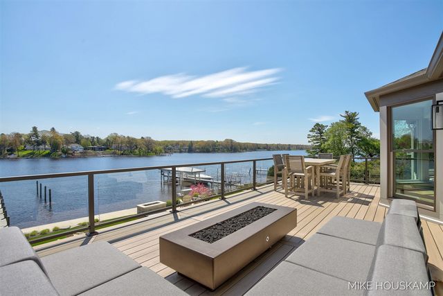 15945 Orchard Point Drive, Spring Lake, MI 49456