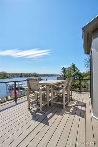 15945 Orchard Point Drive, Spring Lake, MI 49456