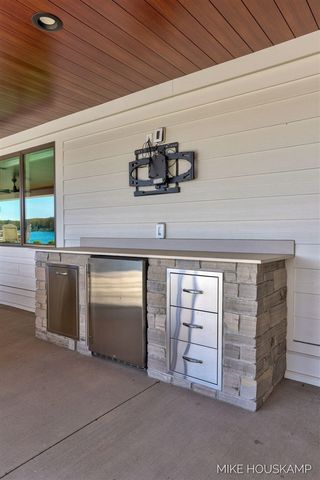15945 Orchard Point Drive, Spring Lake, MI 49456