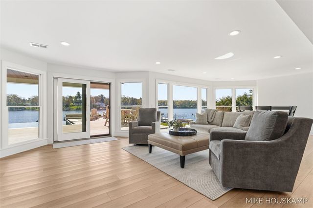 15945 Orchard Point Drive, Spring Lake, MI 49456