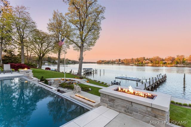 15945 Orchard Point Drive, Spring Lake, MI 49456