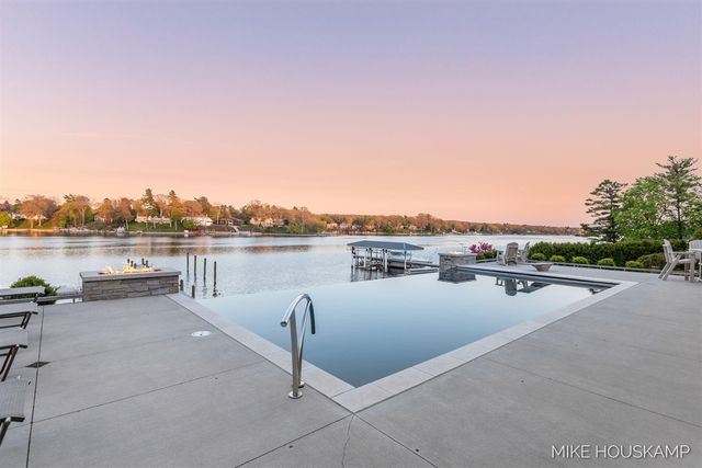15945 Orchard Point Drive, Spring Lake, MI 49456