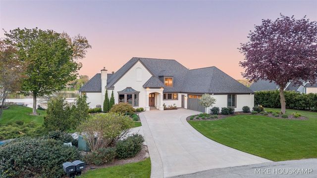15945 Orchard Point Drive, Spring Lake, MI 49456