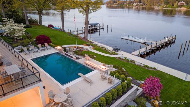 15945 Orchard Point Drive, Spring Lake, MI 49456
