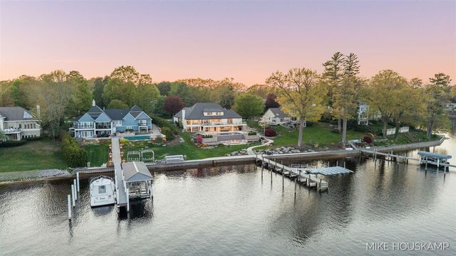 15945 Orchard Point Drive, Spring Lake, MI 49456