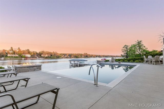 15945 Orchard Point Drive, Spring Lake, MI 49456