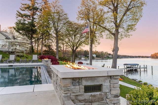 15945 Orchard Point Drive, Spring Lake, MI 49456