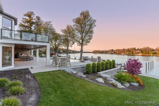 15945 Orchard Point Drive, Spring Lake, MI 49456