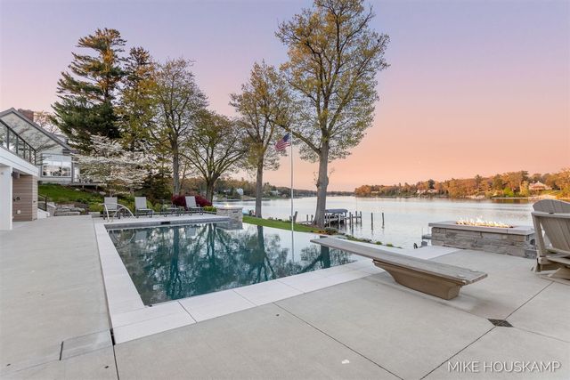 15945 Orchard Point Drive, Spring Lake, MI 49456
