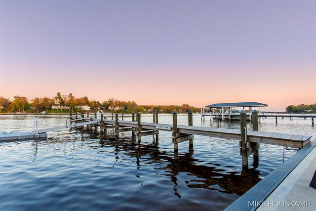 15945 Orchard Point Drive, Spring Lake, MI 49456