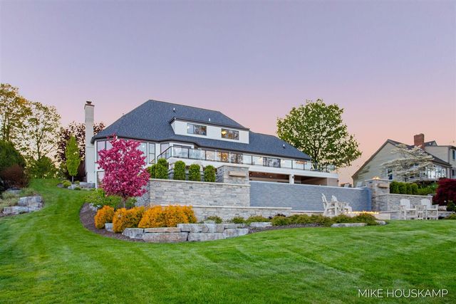15945 Orchard Point Drive, Spring Lake, MI 49456