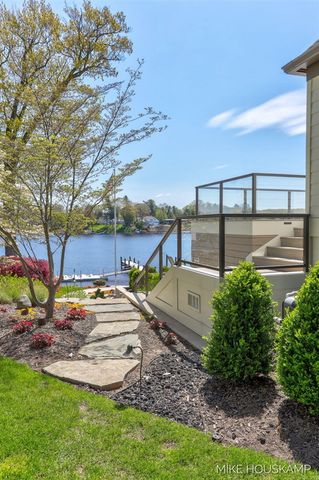 15945 Orchard Point Drive, Spring Lake, MI 49456