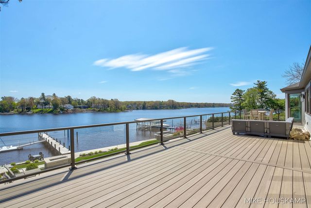 15945 Orchard Point Drive, Spring Lake, MI 49456