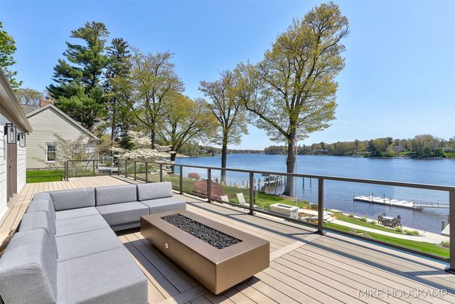 15945 Orchard Point Drive, Spring Lake, MI 49456