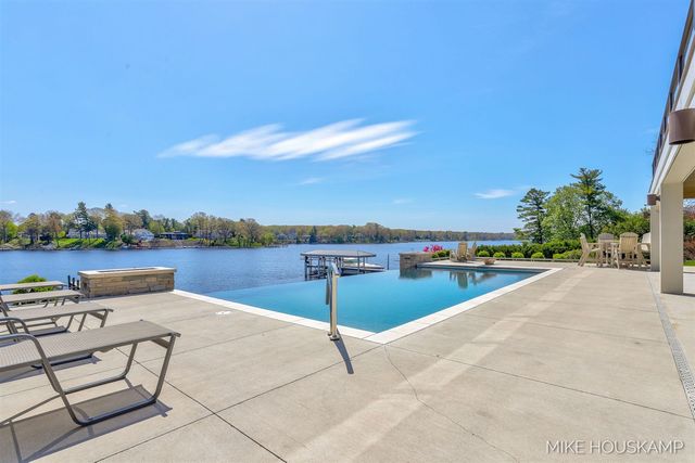 15945 Orchard Point Drive, Spring Lake, MI 49456