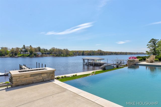 15945 Orchard Point Drive, Spring Lake, MI 49456